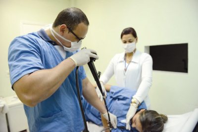 Procedimento para fazer exame de colonoscopia